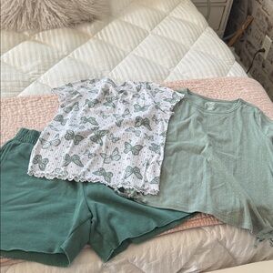 Girls cotton knit shorts with 2 matching shirts